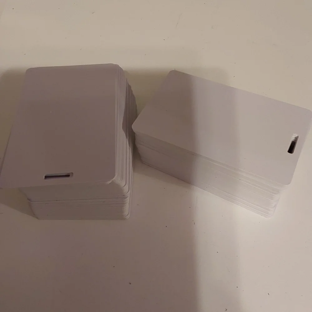 100 pcs white PVC cards with slot punch on short side (33)